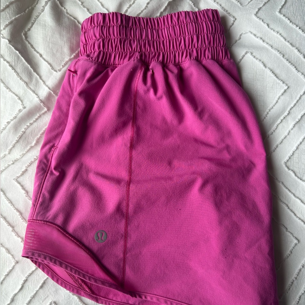 Lululemon hotty hot 4” high rise shorts in sonic pink
